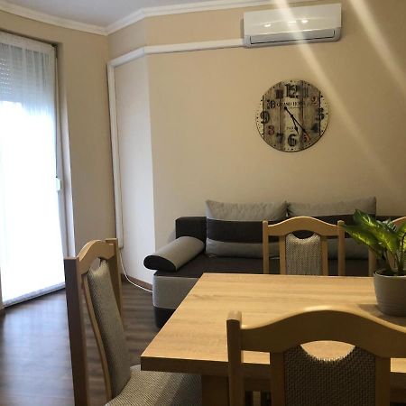 Alina Apartmanok Hajduszoboszlo Exterior photo
